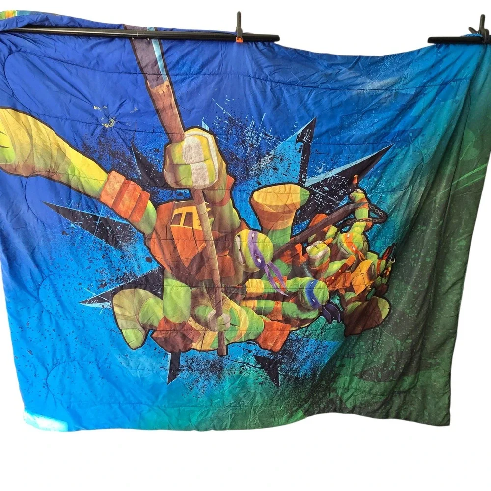 Teenage Mutant Ninja Turtles Reversible Twin Comforter and Pillowcase Set Blue